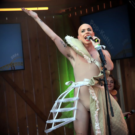 Olympia Bukkakis (AUS, D, Berlin) 10. Pop-Kultur Festival - Caystube, Berlin - 29. August 2024 (6).JPG